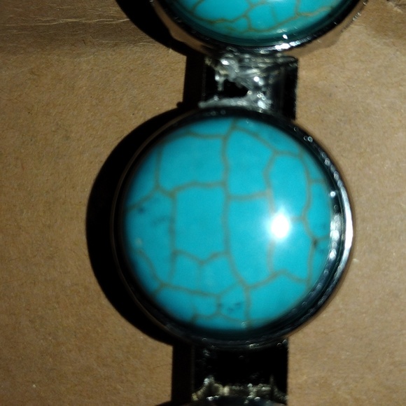 Turquoise Barrett - Picture 2 of 2